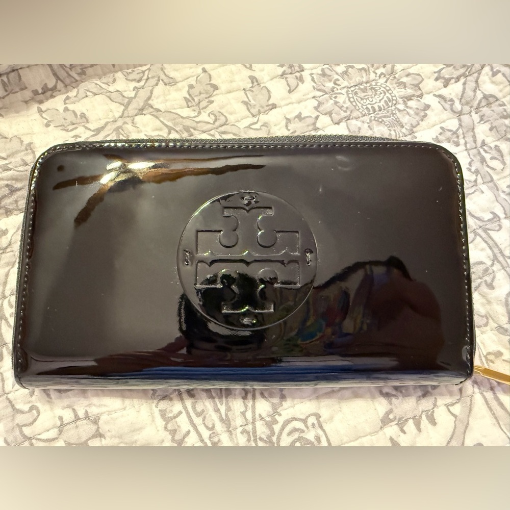 Tory Burch Black and Gold Zip Wallet
